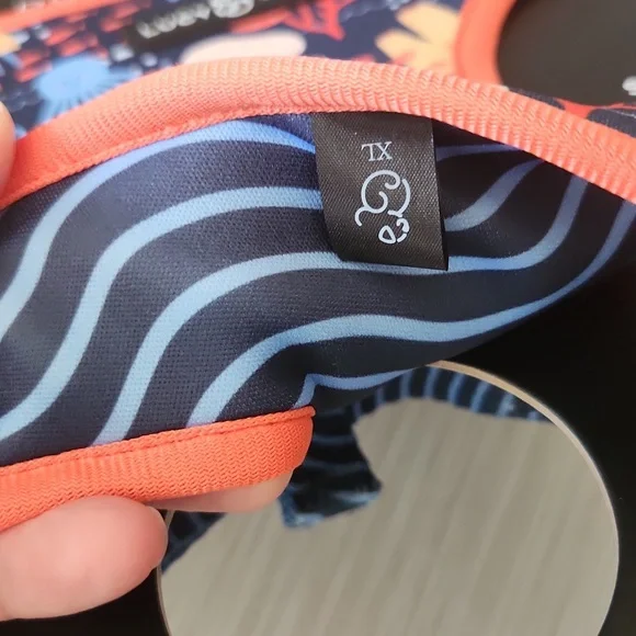 Lucy & Co. Reversible Dog Harness XL - Picture 9 of 13